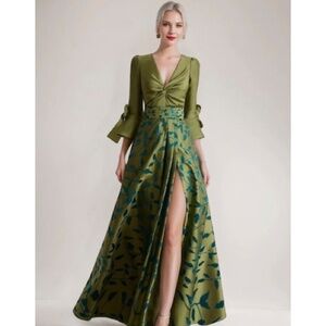 Brand new with tags, never been worn.  Size 8.